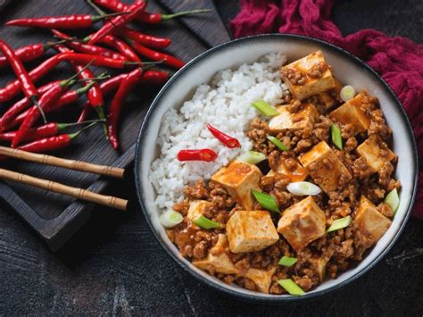  Nanpingin Mapo Tofu: Herkullinen, kirjava tulinen räjähdys makunystyröihin!