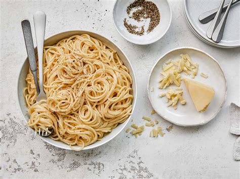 Cacio e Pepe: Herkullinen pastaruoa, jossa juusto ja pippuri ovat täydellisen harmonian symbioosissa!