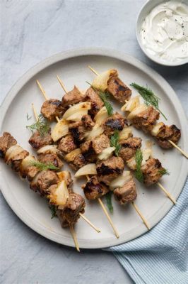  Lamb Skewers Marinating in Aromatic Spices:  Onko Ordosin grillausperinne seikkailu makuhermoja varten?