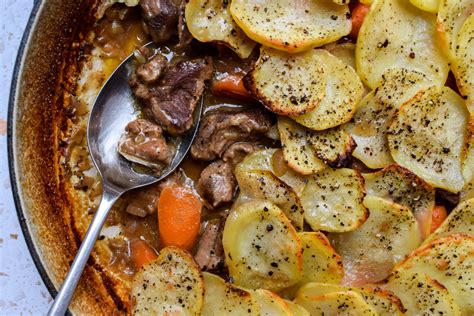  Lancashire Hotpot: Juustoisen kastikkeen ja täyteläisen lihan ihanainen yhdistelmä!